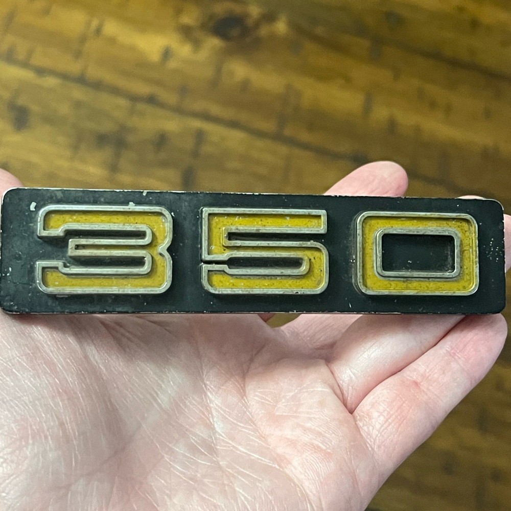 1973-1974 Chevy Truck 350 Grill Emblem